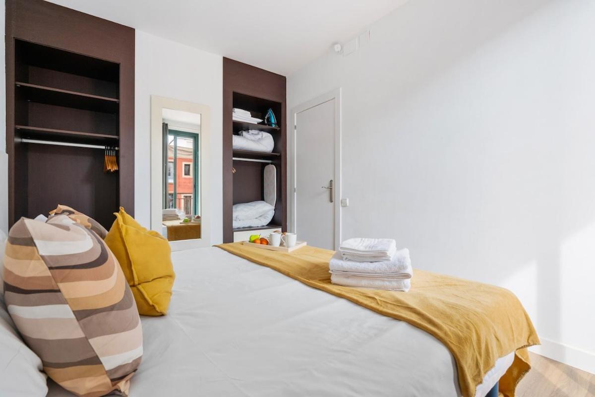 Lodging Apartments Liceu G1 Barcelona Exterior photo